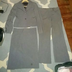 🗽 Vintage Bcbg 3 piece suit